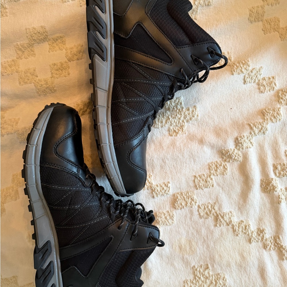 Reebok Trailgrip Alloy Toe Shoe